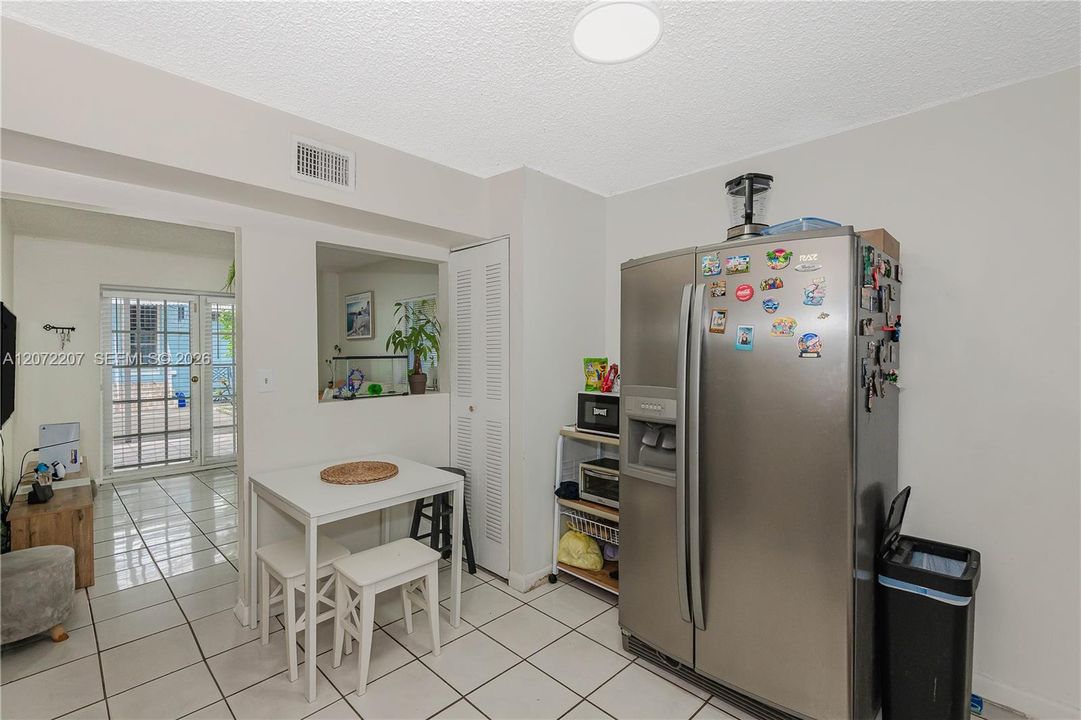 For Sale: $570,000 (4 beds, 3 baths, 1558 Square Feet)