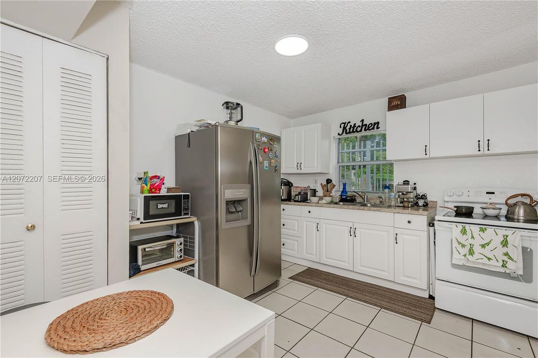 For Sale: $570,000 (4 beds, 3 baths, 1558 Square Feet)