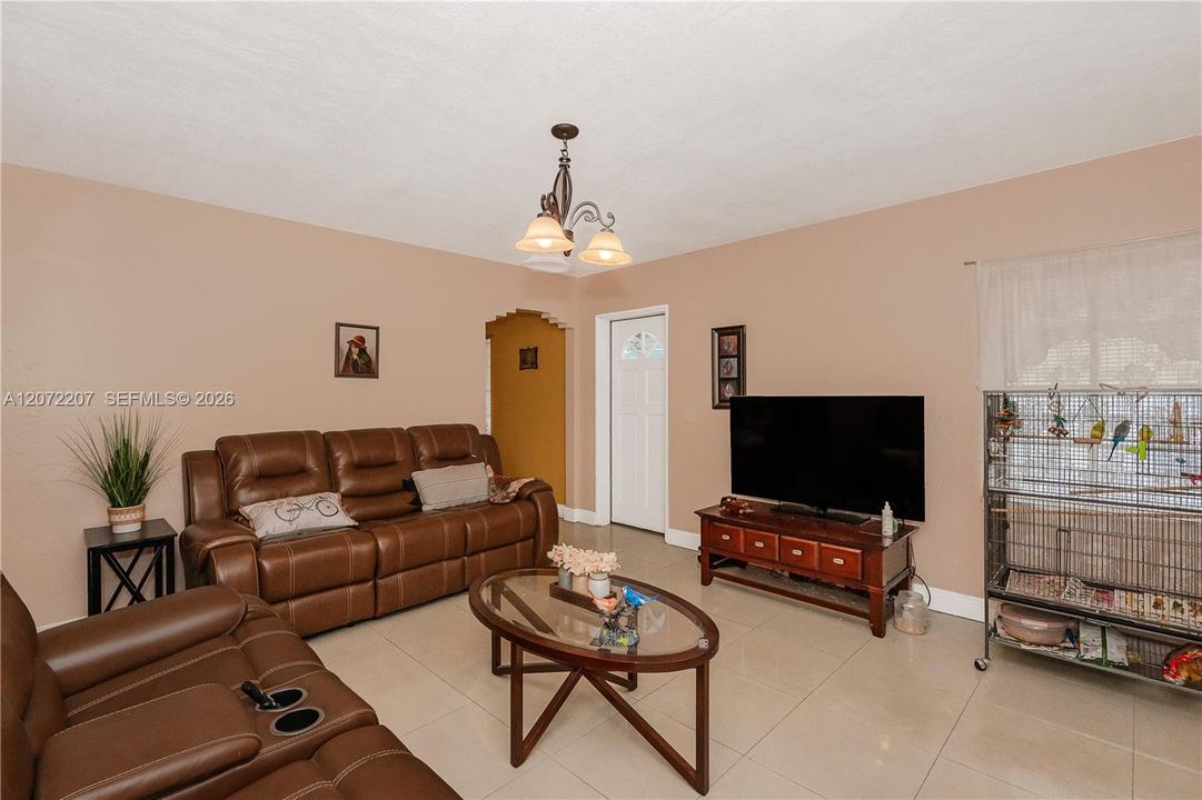 For Sale: $570,000 (4 beds, 3 baths, 1558 Square Feet)