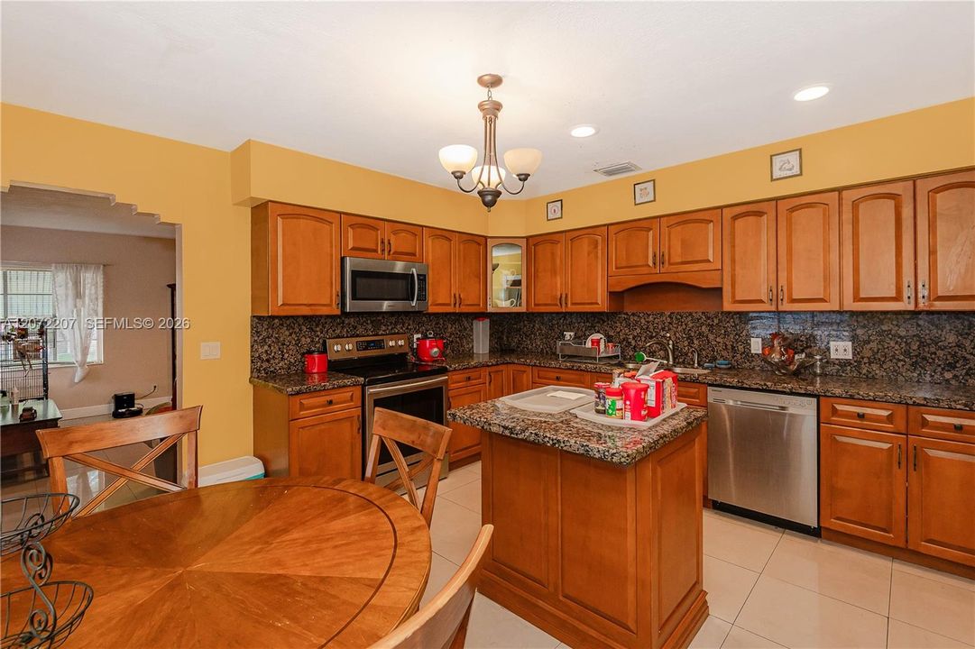 For Sale: $570,000 (4 beds, 3 baths, 1558 Square Feet)
