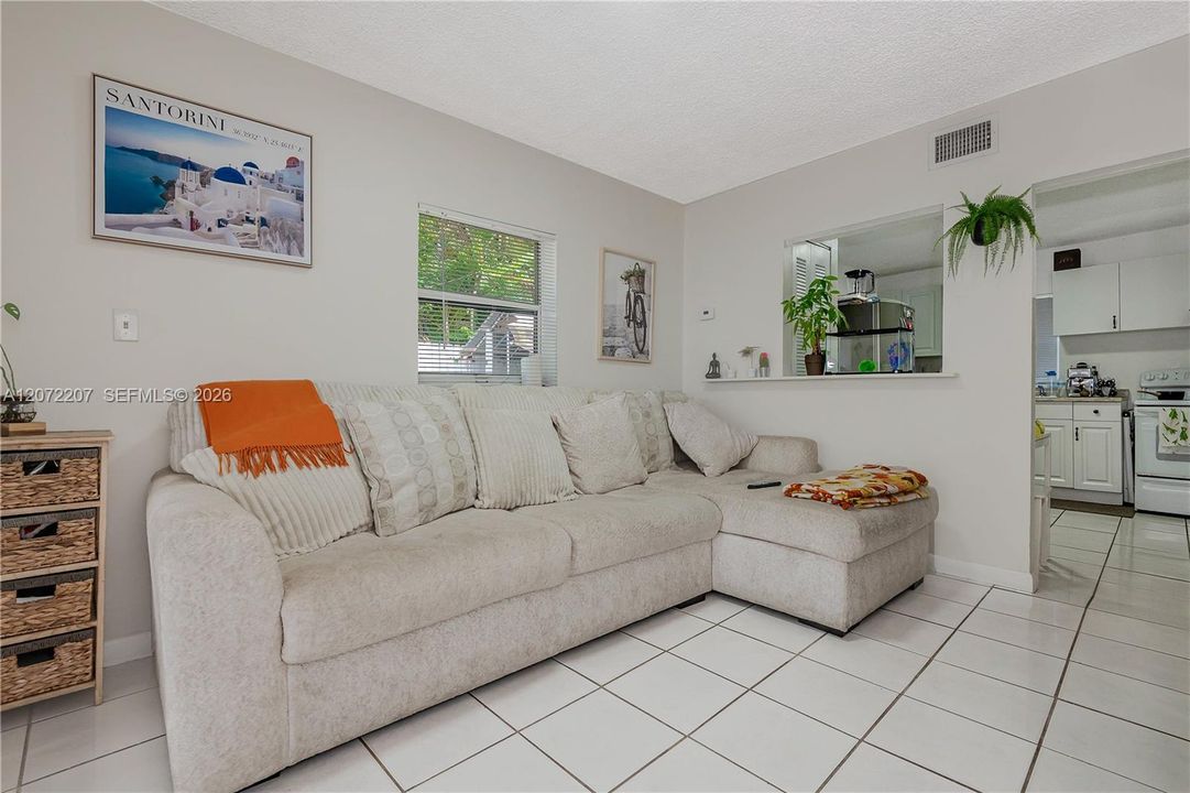 For Sale: $570,000 (4 beds, 3 baths, 1558 Square Feet)