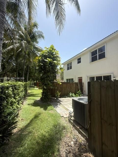 En Venta: $320,000 (4 camas, 3 baños, 1544 Pies cuadrados)