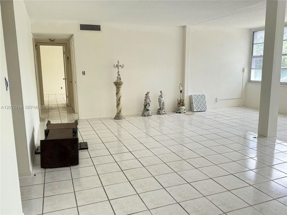 For Sale: $159,900 (2 beds, 2 baths, 1090 Square Feet)