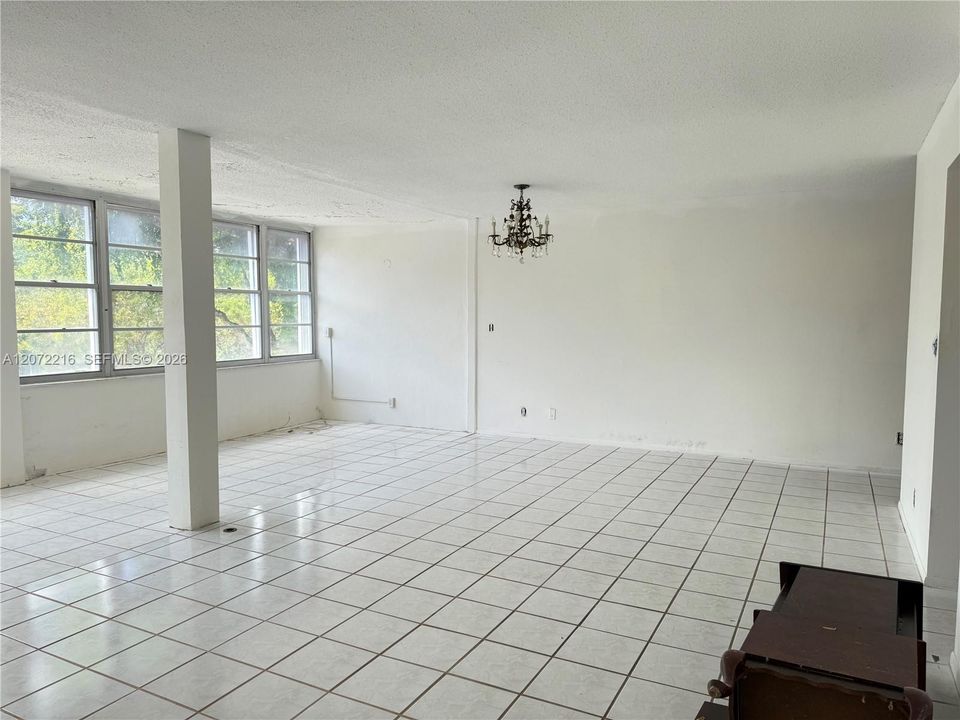 For Sale: $159,900 (2 beds, 2 baths, 1090 Square Feet)