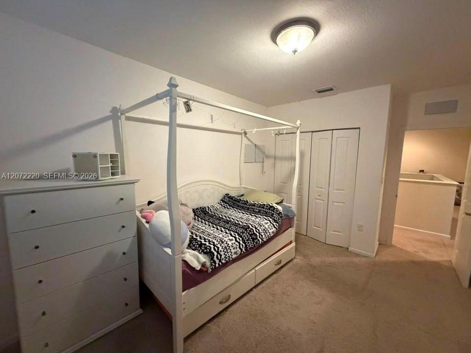 En Venta: $669,000 (5 camas, 3 baños, 2896 Pies cuadrados)