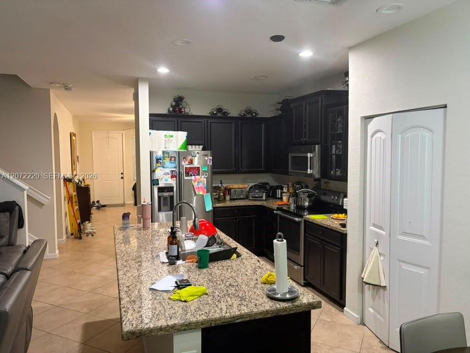 En Venta: $669,000 (5 camas, 3 baños, 2896 Pies cuadrados)