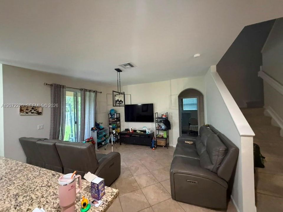 En Venta: $669,000 (5 camas, 3 baños, 2896 Pies cuadrados)