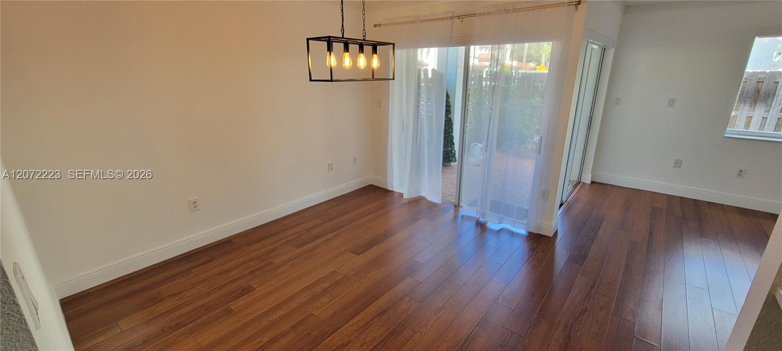 En Renta: $3,990 (4 camas, 2 baños, 1904 Pies cuadrados)