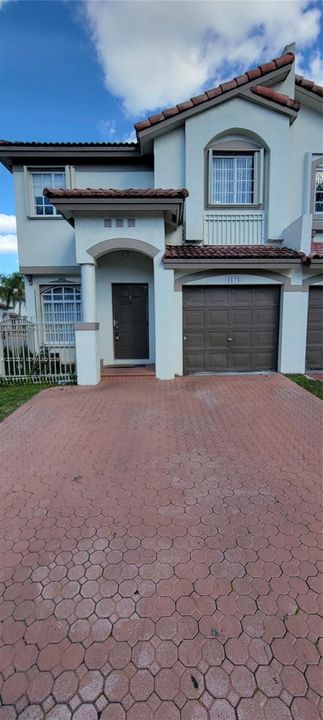 En Renta: $3,990 (4 camas, 2 baños, 1904 Pies cuadrados)