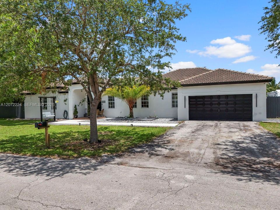 For Sale: $799,900 (4 beds, 3 baths, 2363 Square Feet)