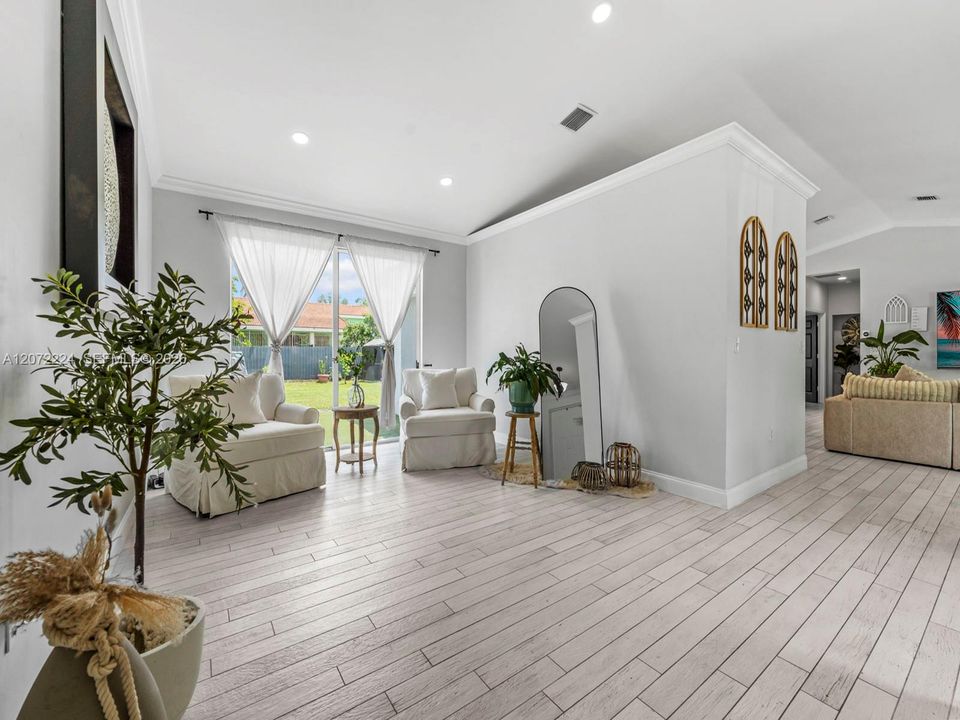 For Sale: $799,900 (4 beds, 3 baths, 2363 Square Feet)