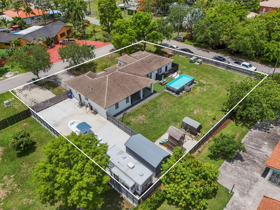 For Sale: $799,900 (4 beds, 3 baths, 2363 Square Feet)