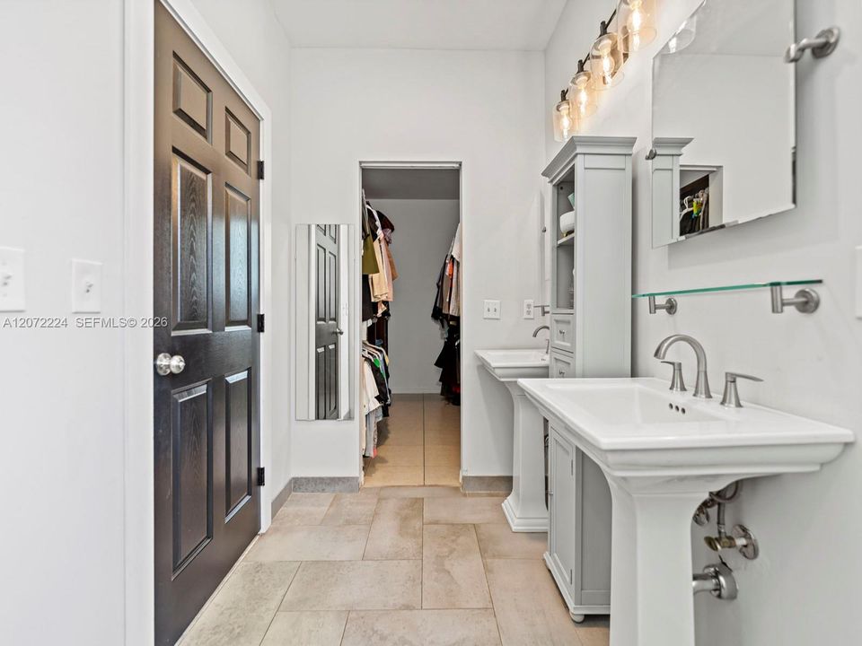 For Sale: $799,900 (4 beds, 3 baths, 2363 Square Feet)
