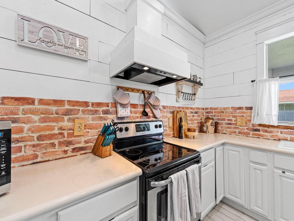 For Sale: $799,900 (4 beds, 3 baths, 2363 Square Feet)