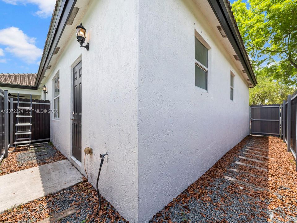 For Sale: $799,900 (4 beds, 3 baths, 2363 Square Feet)