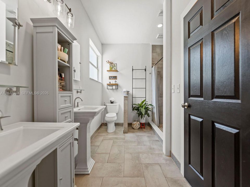 For Sale: $799,900 (4 beds, 3 baths, 2363 Square Feet)