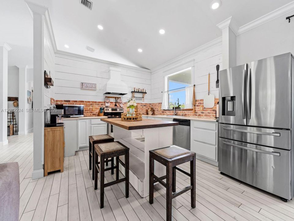 For Sale: $799,900 (4 beds, 3 baths, 2363 Square Feet)