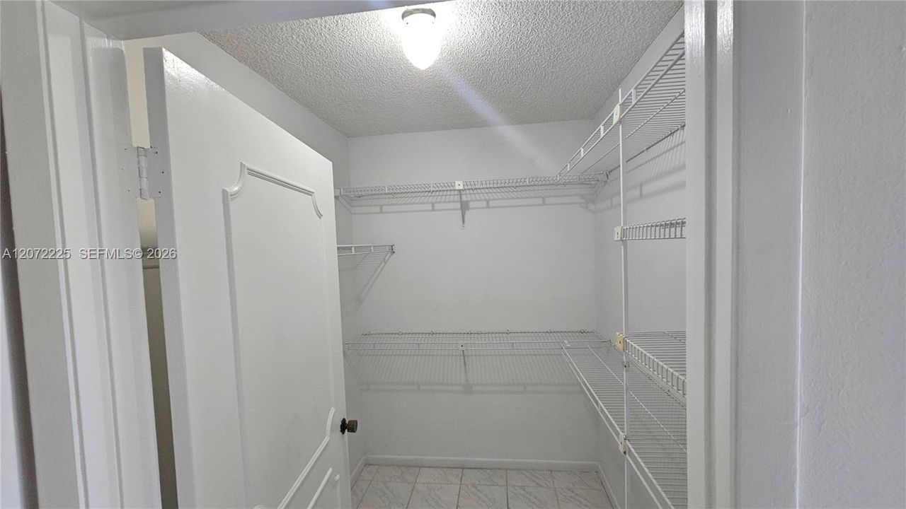 На продажу: $265,000 (2 спален, 2 ванн, 1170 Квадратных фут)