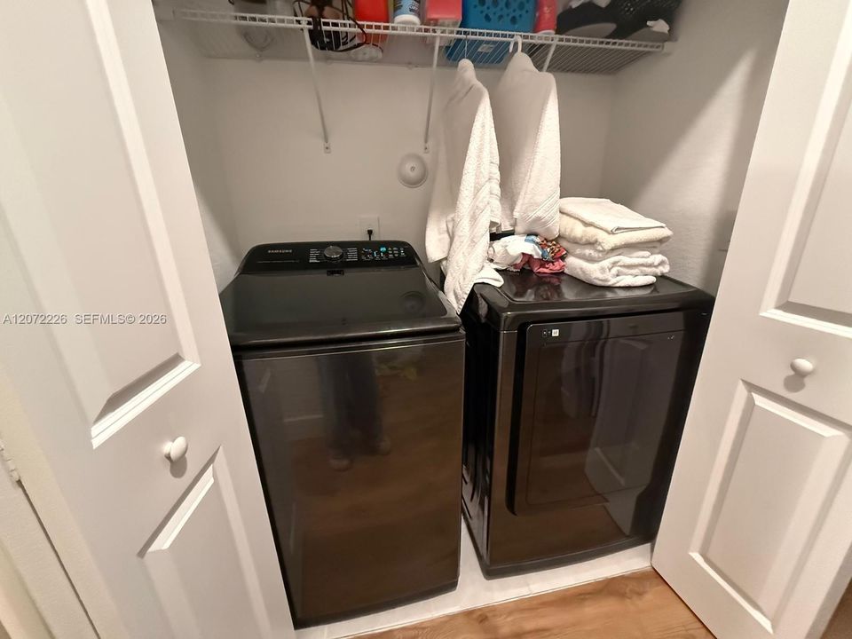 En Renta: $1,200 (4 camas, 2 baños, 1920 Pies cuadrados)