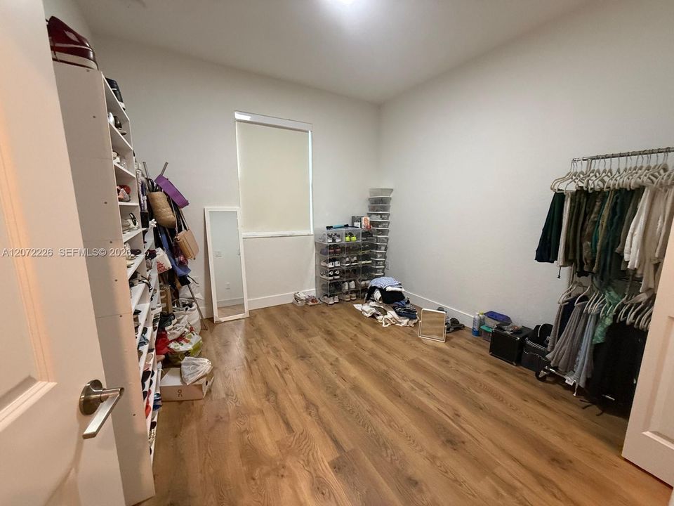 En Renta: $1,200 (4 camas, 2 baños, 1920 Pies cuadrados)