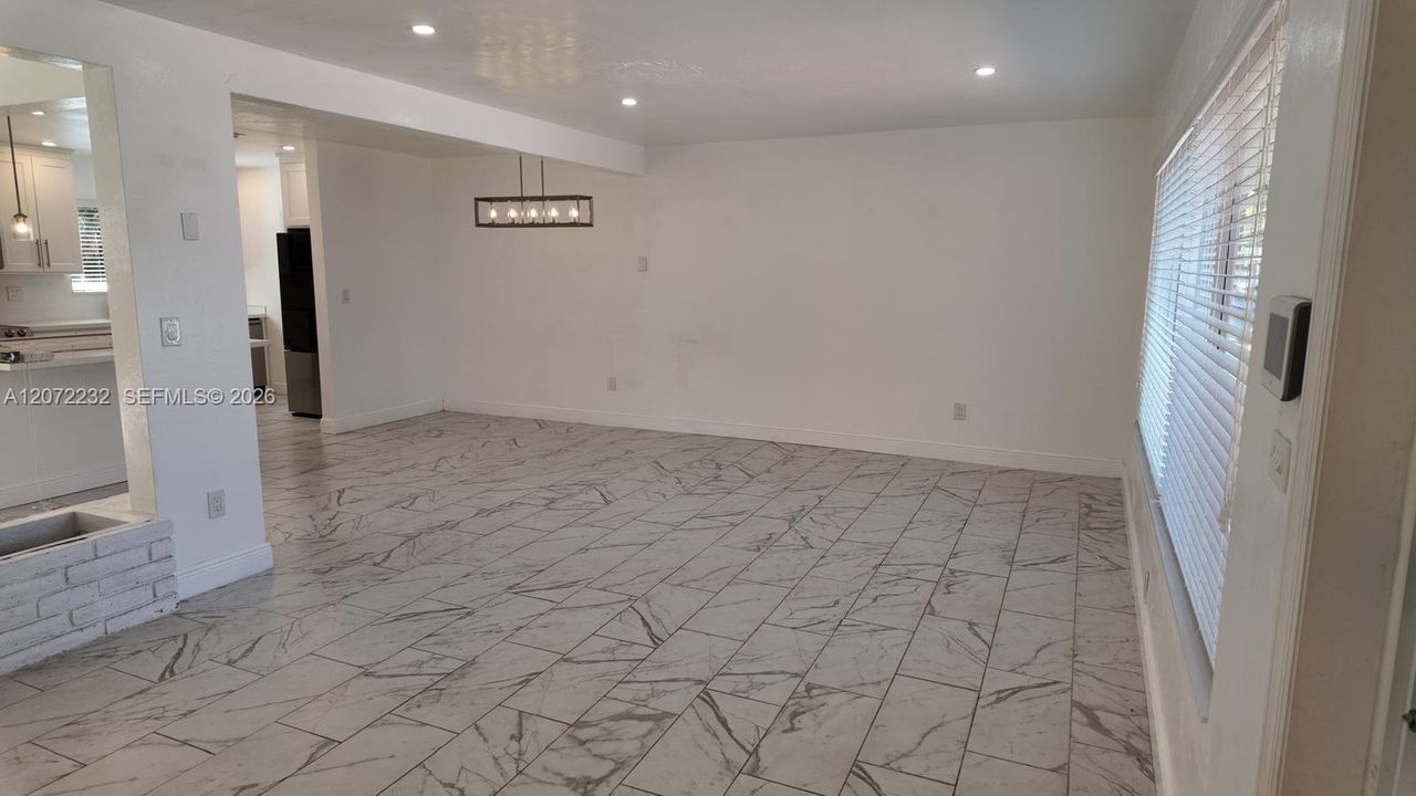 For Rent: $3,900 (3 beds, 2 baths, 1661 Square Feet)