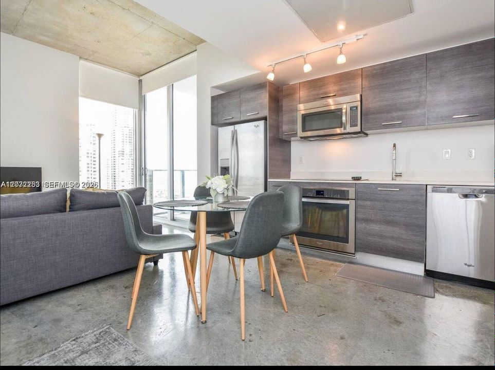 For Rent: $2,750 (1 beds, 1 baths, 446 Square Feet)