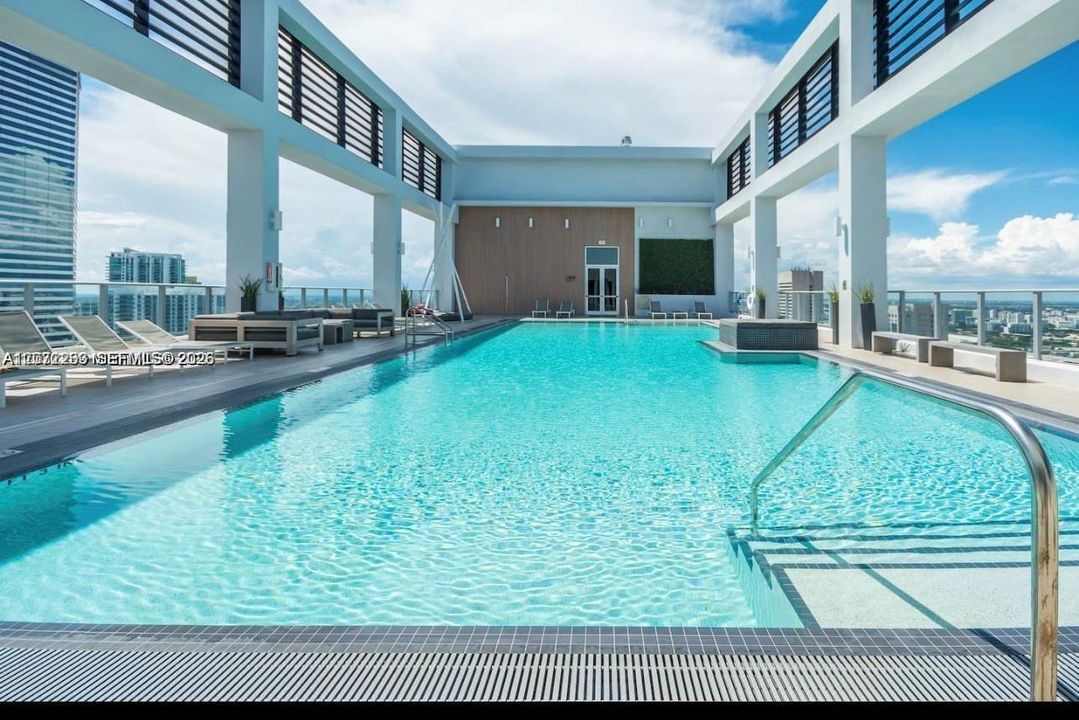 For Rent: $2,750 (1 beds, 1 baths, 446 Square Feet)
