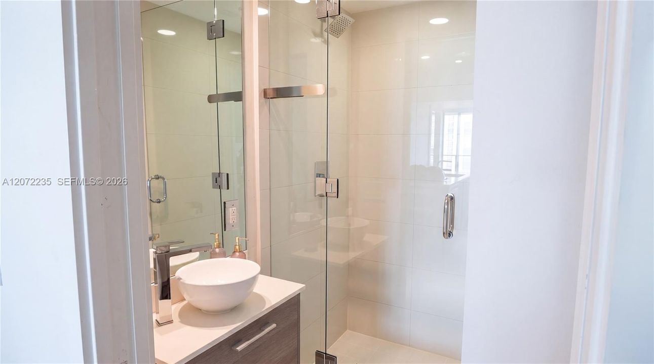 В аренду: $6,400 (2 спален, 3 ванн, 1175 Квадратных фут)