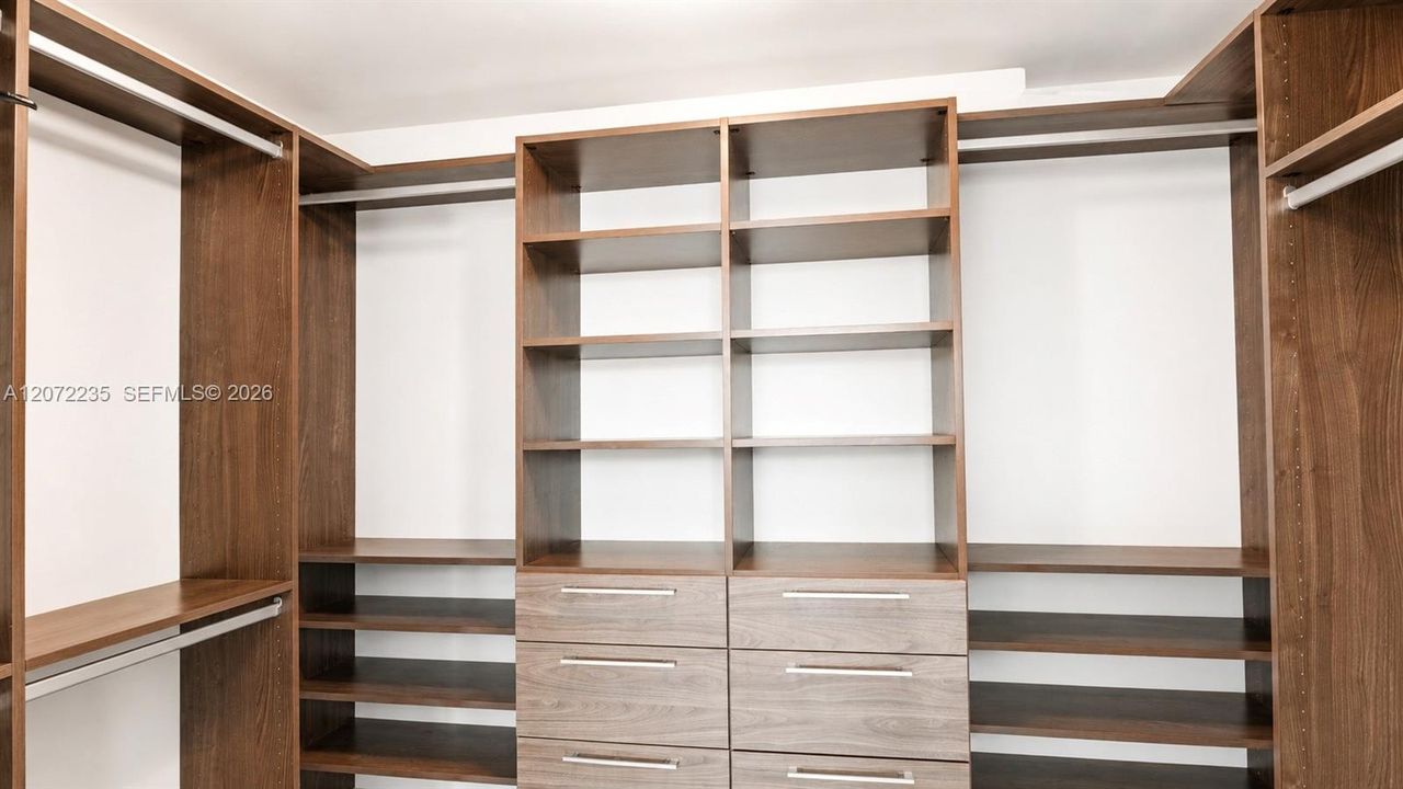 В аренду: $6,400 (2 спален, 3 ванн, 1175 Квадратных фут)
