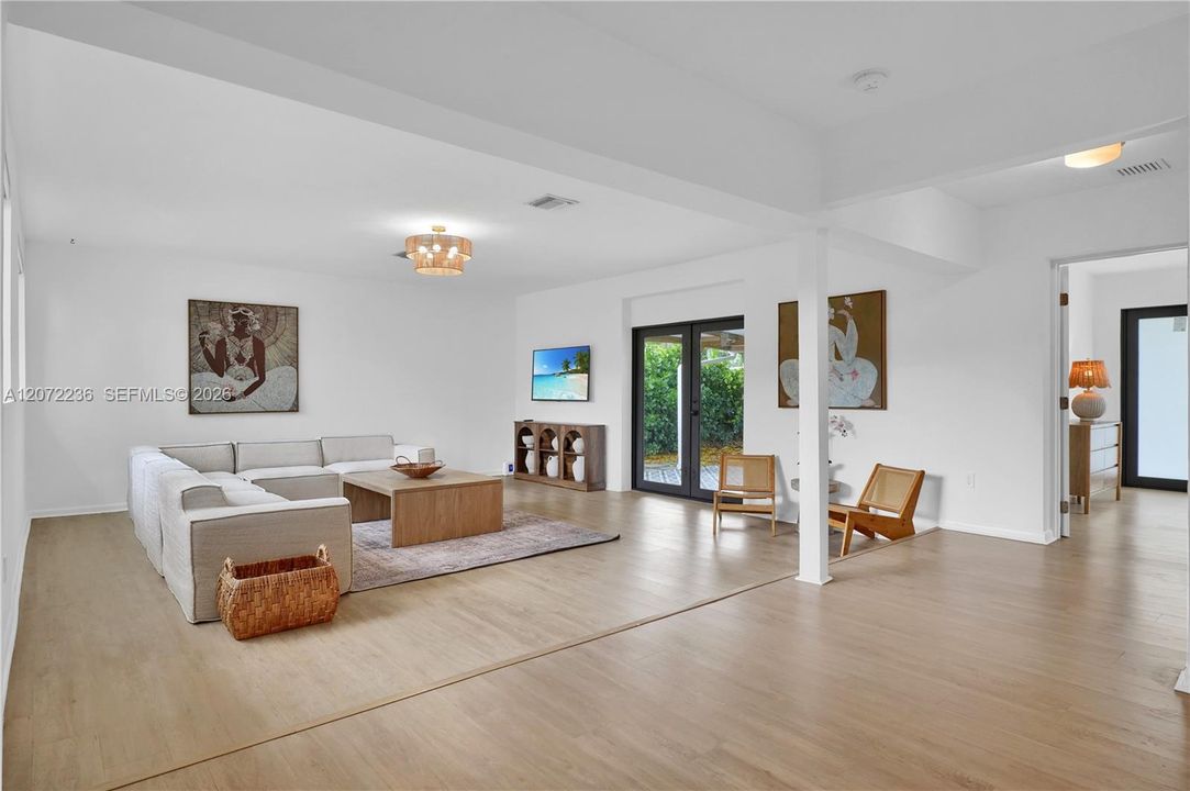 For Rent: $6,500 (3 beds, 2 baths, 1594 Square Feet)