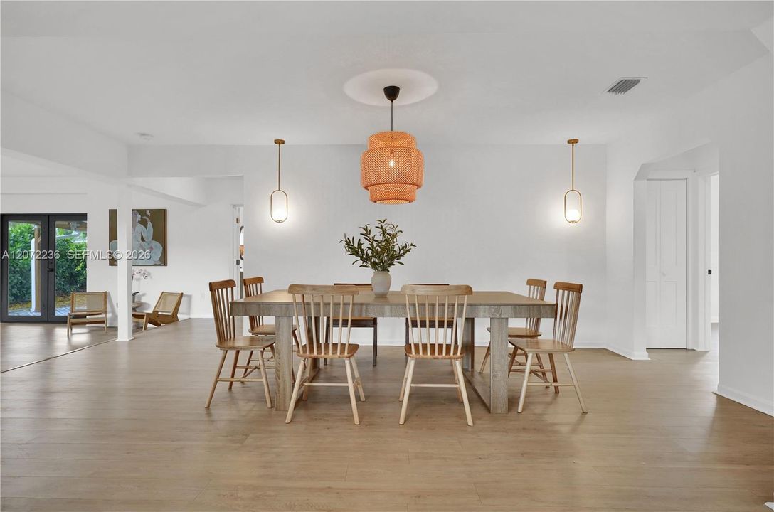 For Rent: $6,500 (3 beds, 2 baths, 1594 Square Feet)