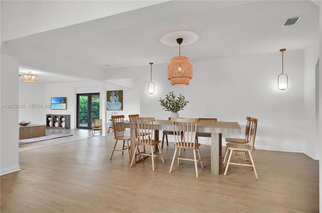 For Rent: $6,500 (3 beds, 2 baths, 1594 Square Feet)