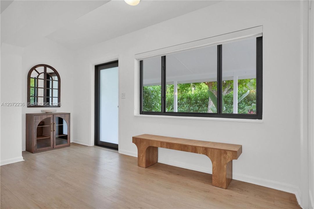 For Rent: $6,500 (3 beds, 2 baths, 1594 Square Feet)