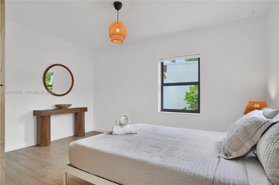 For Rent: $6,500 (3 beds, 2 baths, 1594 Square Feet)
