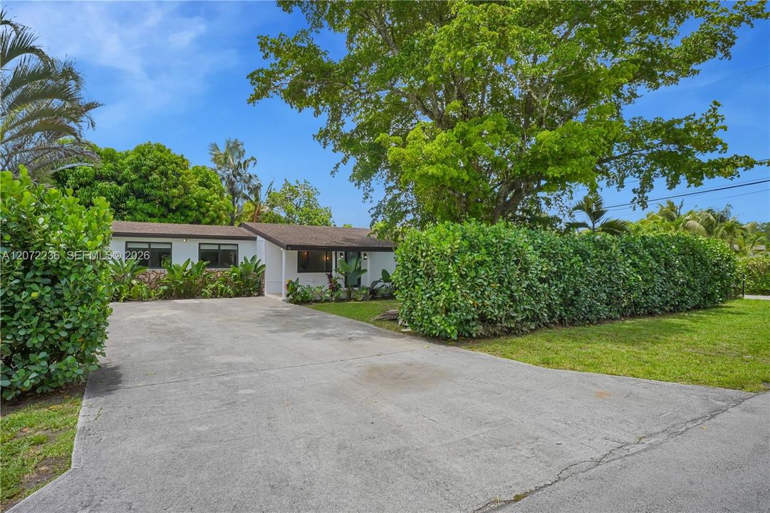 For Rent: $6,500 (3 beds, 2 baths, 1594 Square Feet)