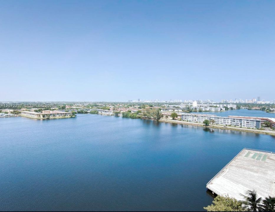 For Sale: $180,000 (1 beds, 2 baths, 861 Square Feet)
