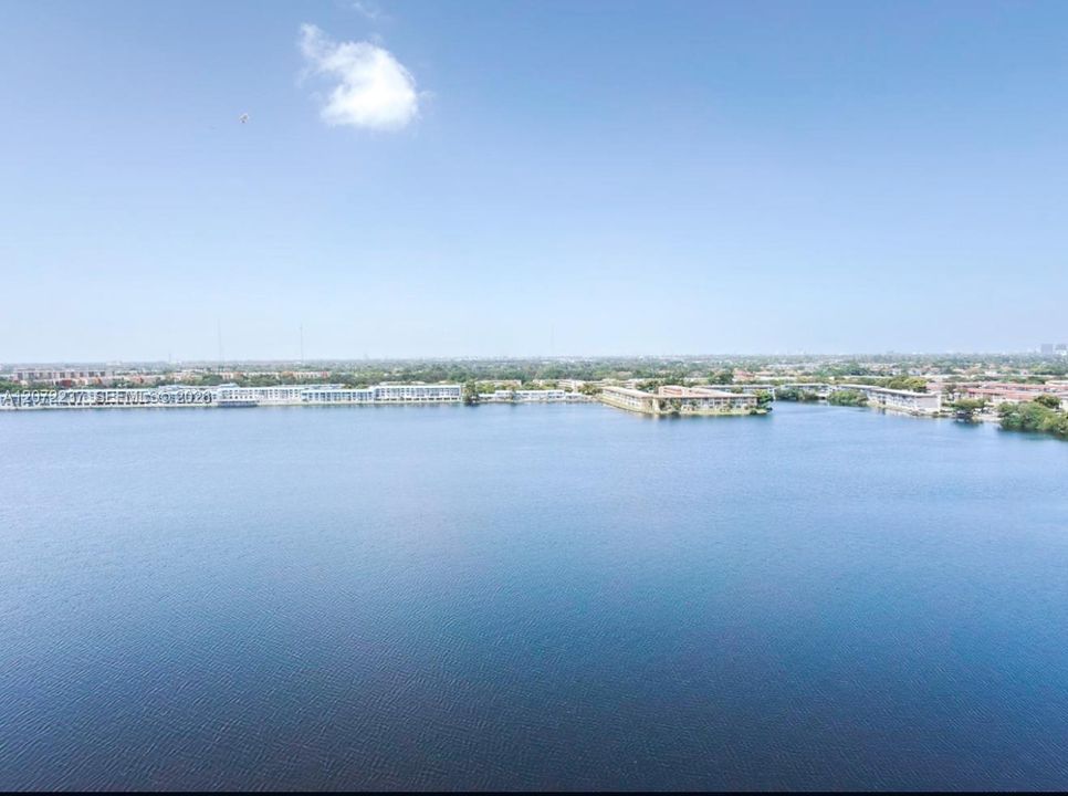 For Sale: $180,000 (1 beds, 2 baths, 861 Square Feet)