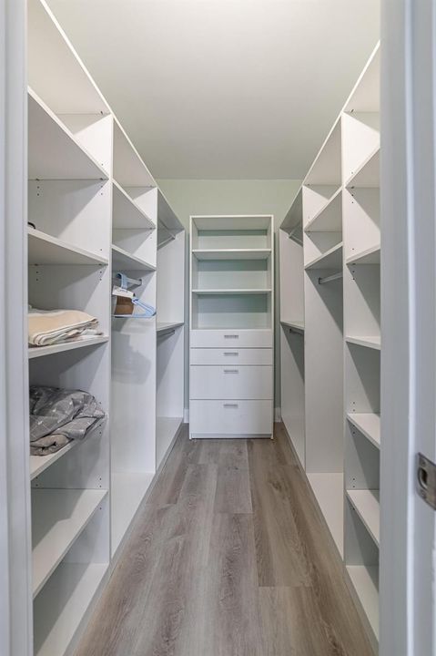 Bedroom2-Closet