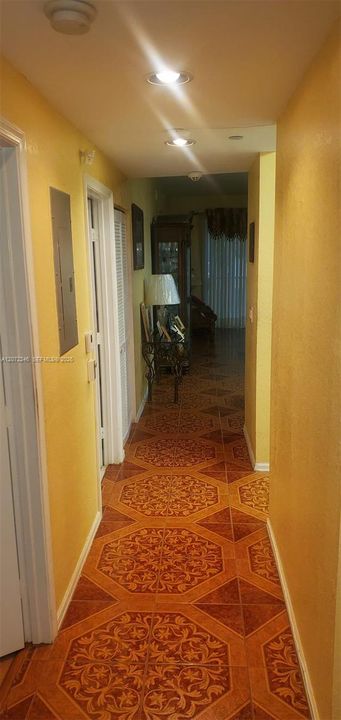 На продажу: $190,000 (2 спален, 2 ванн, 1229 Квадратных фут)