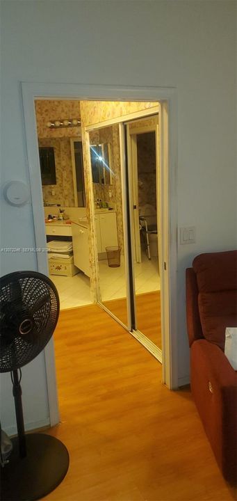На продажу: $190,000 (2 спален, 2 ванн, 1229 Квадратных фут)