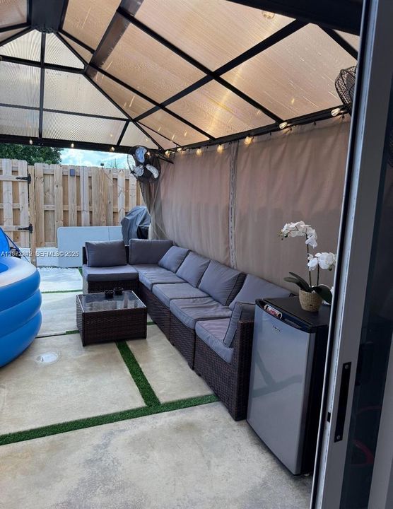 En Venta: $329,900 (3 camas, 2 baños, 1393 Pies cuadrados)