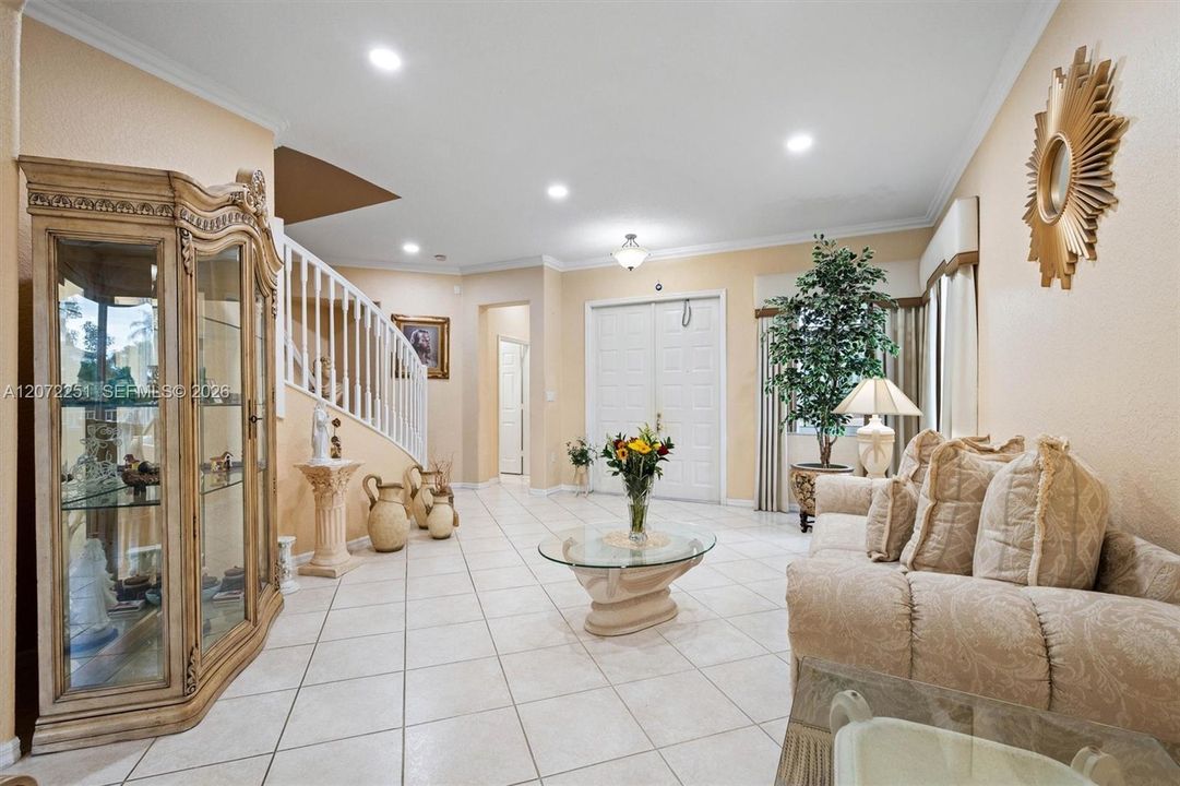 For Sale: $1,100,000 (6 beds, 4 baths, 4036 Square Feet)