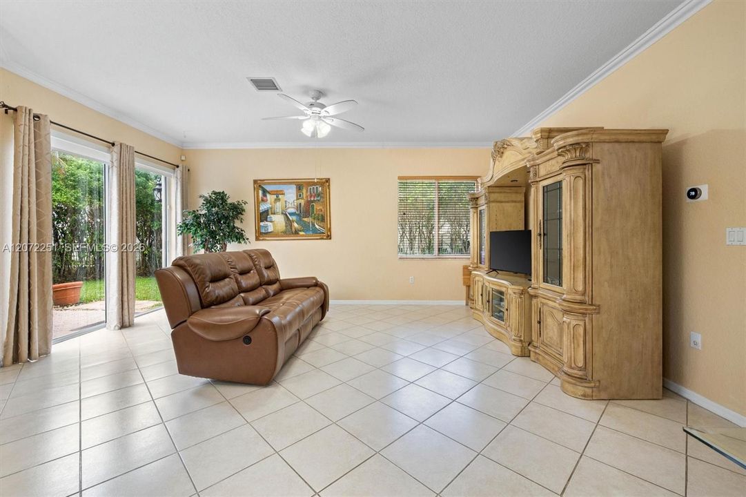 For Sale: $1,100,000 (6 beds, 4 baths, 4036 Square Feet)