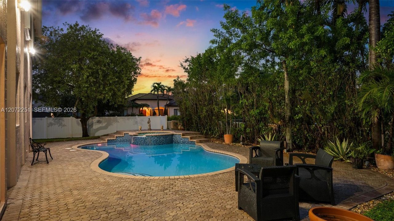 En Venta: $1,100,000 (6 camas, 4 baños, 4036 Pies cuadrados)