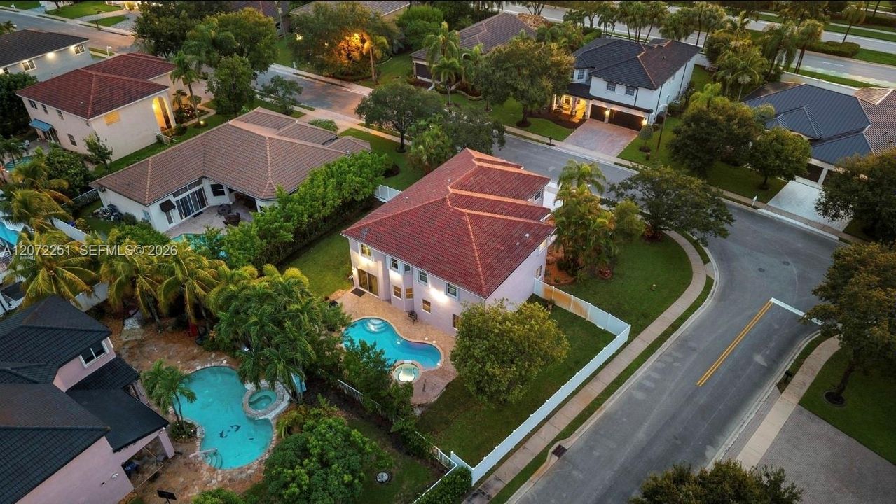En Venta: $1,100,000 (6 camas, 4 baños, 4036 Pies cuadrados)