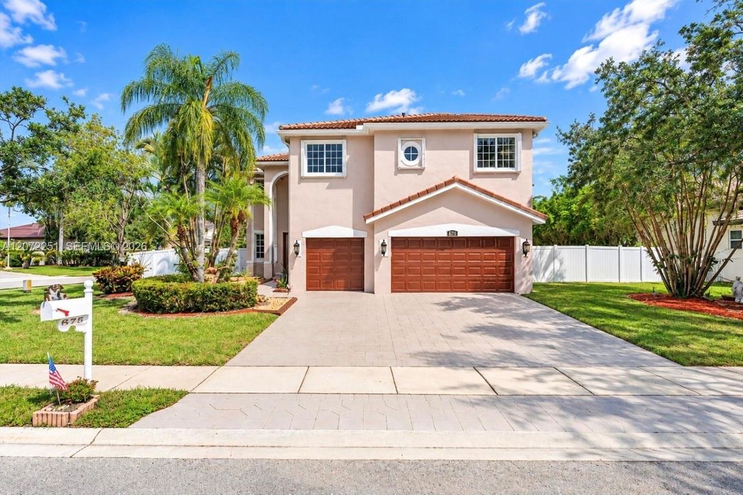 For Sale: $1,100,000 (6 beds, 4 baths, 4036 Square Feet)