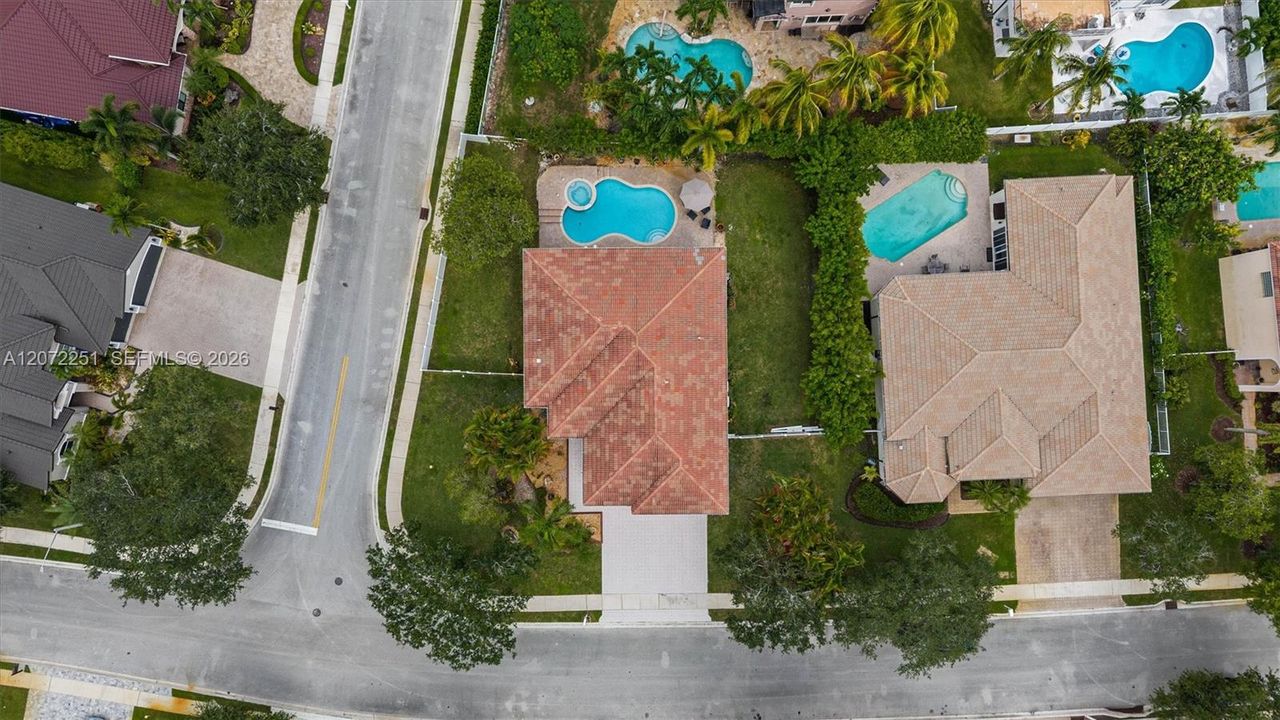 For Sale: $1,100,000 (6 beds, 4 baths, 4036 Square Feet)