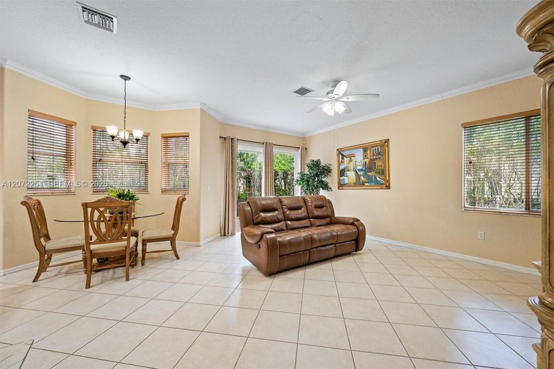 For Sale: $1,100,000 (6 beds, 4 baths, 4036 Square Feet)