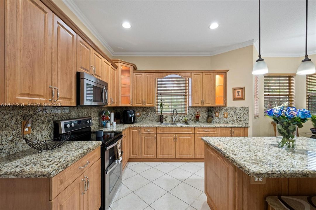For Sale: $1,100,000 (6 beds, 4 baths, 4036 Square Feet)
