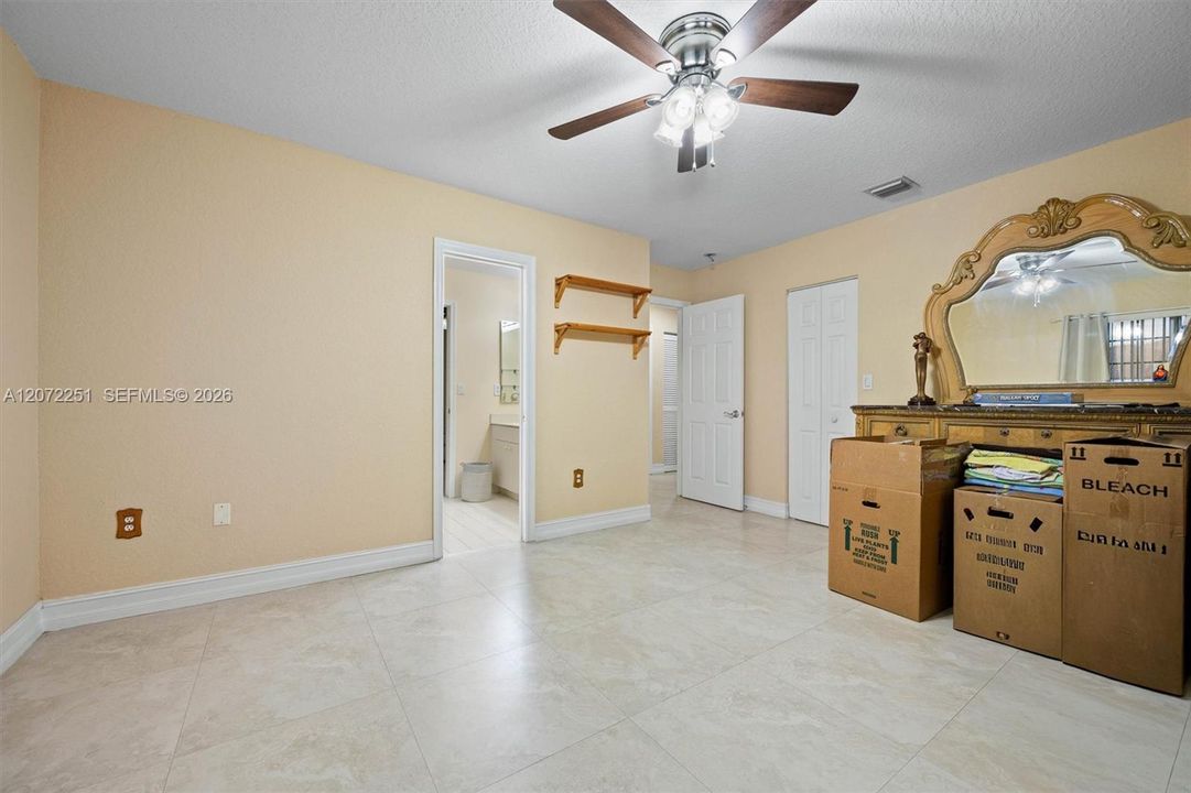 For Sale: $1,100,000 (6 beds, 4 baths, 4036 Square Feet)